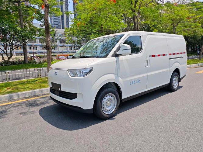瑞驰ec75,二座新能源面包车 ,货箱尺寸:长2.8,宽1.7,高1.4,搭载宁德时
